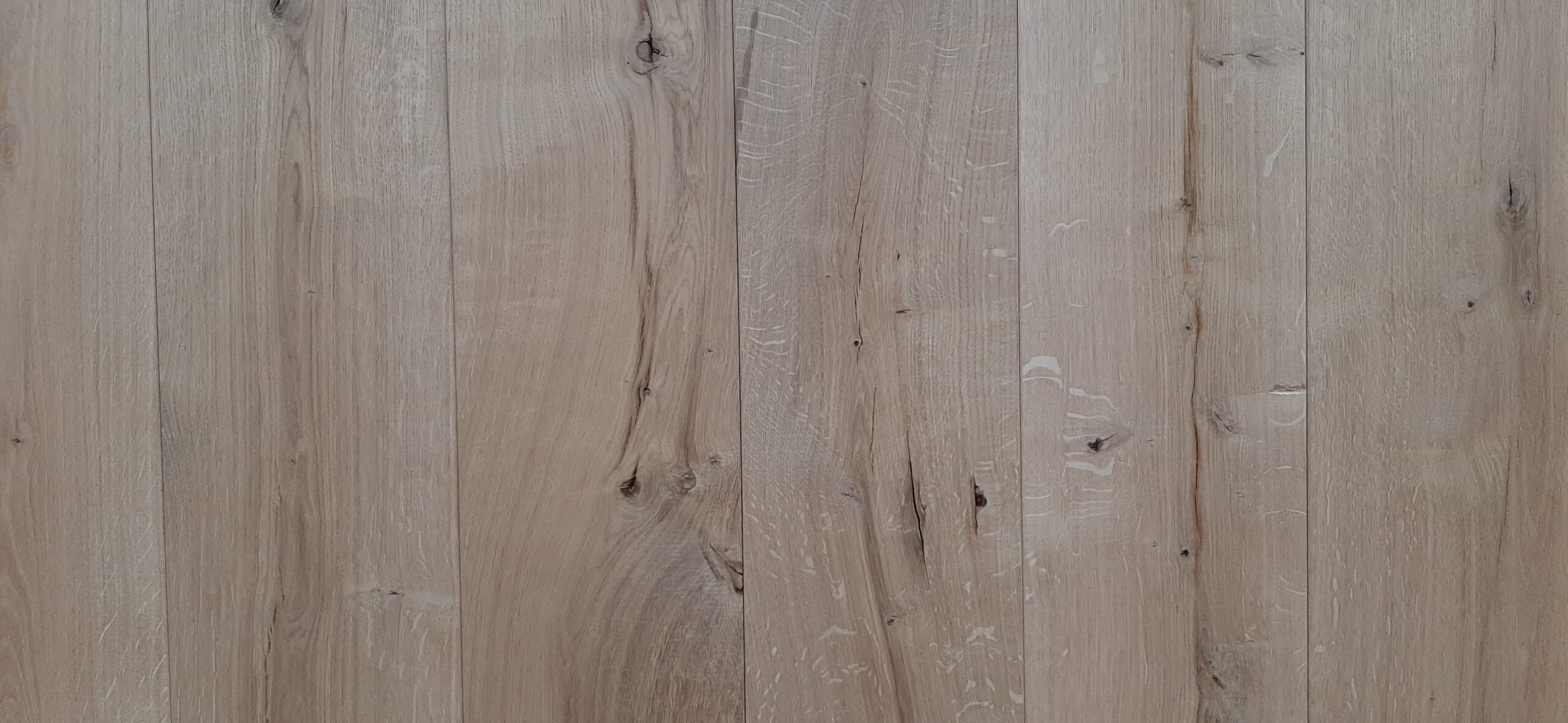 Hublet - Spécialiste européen en avivés chêne 27 mm - Fournisseur de bois de chêne